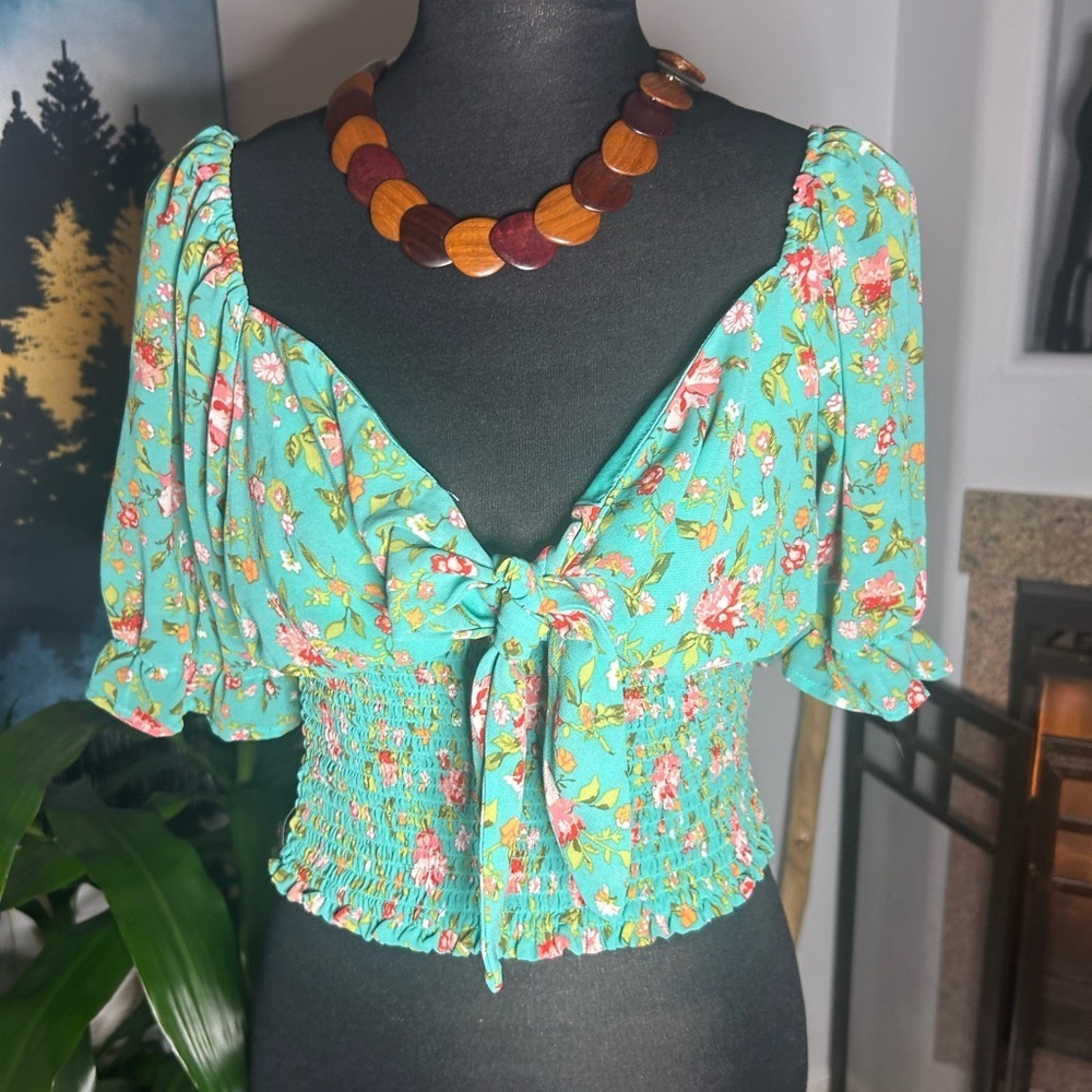 No frills Los Angeles women’s lg teal floral crop top 
Boho fairy cottage core
